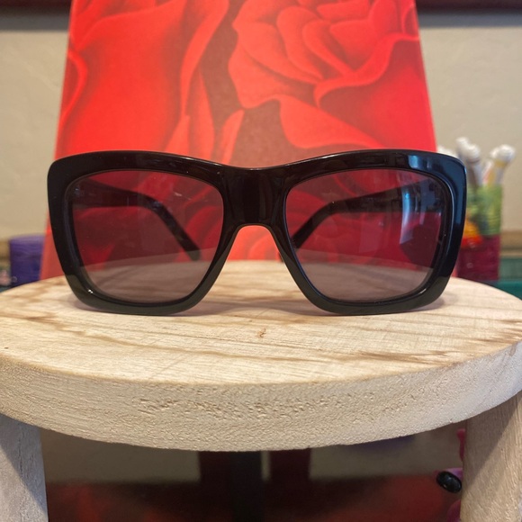 Givenchy - Picture 2 of 9